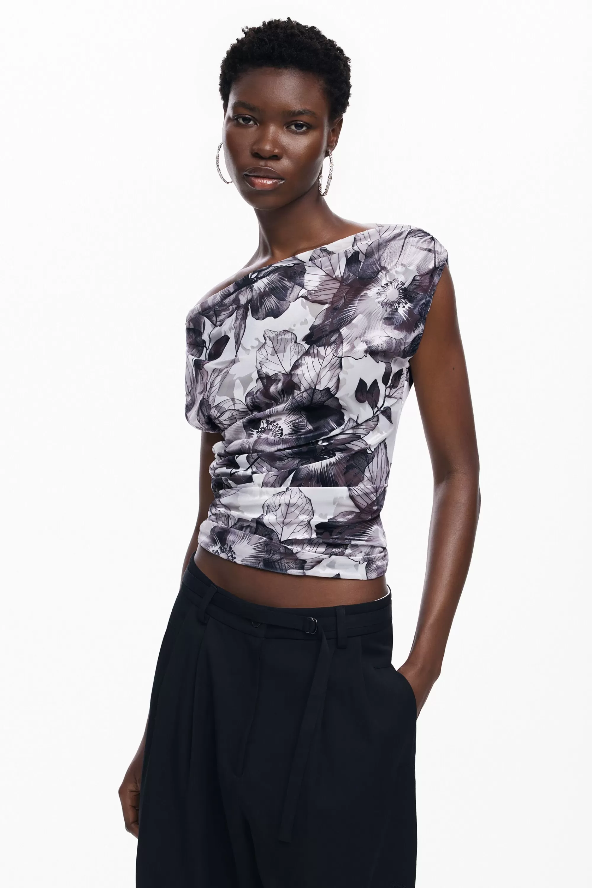 Desigual Shirts And Blouses | T-shirts>Asymmetric floral T-shirt